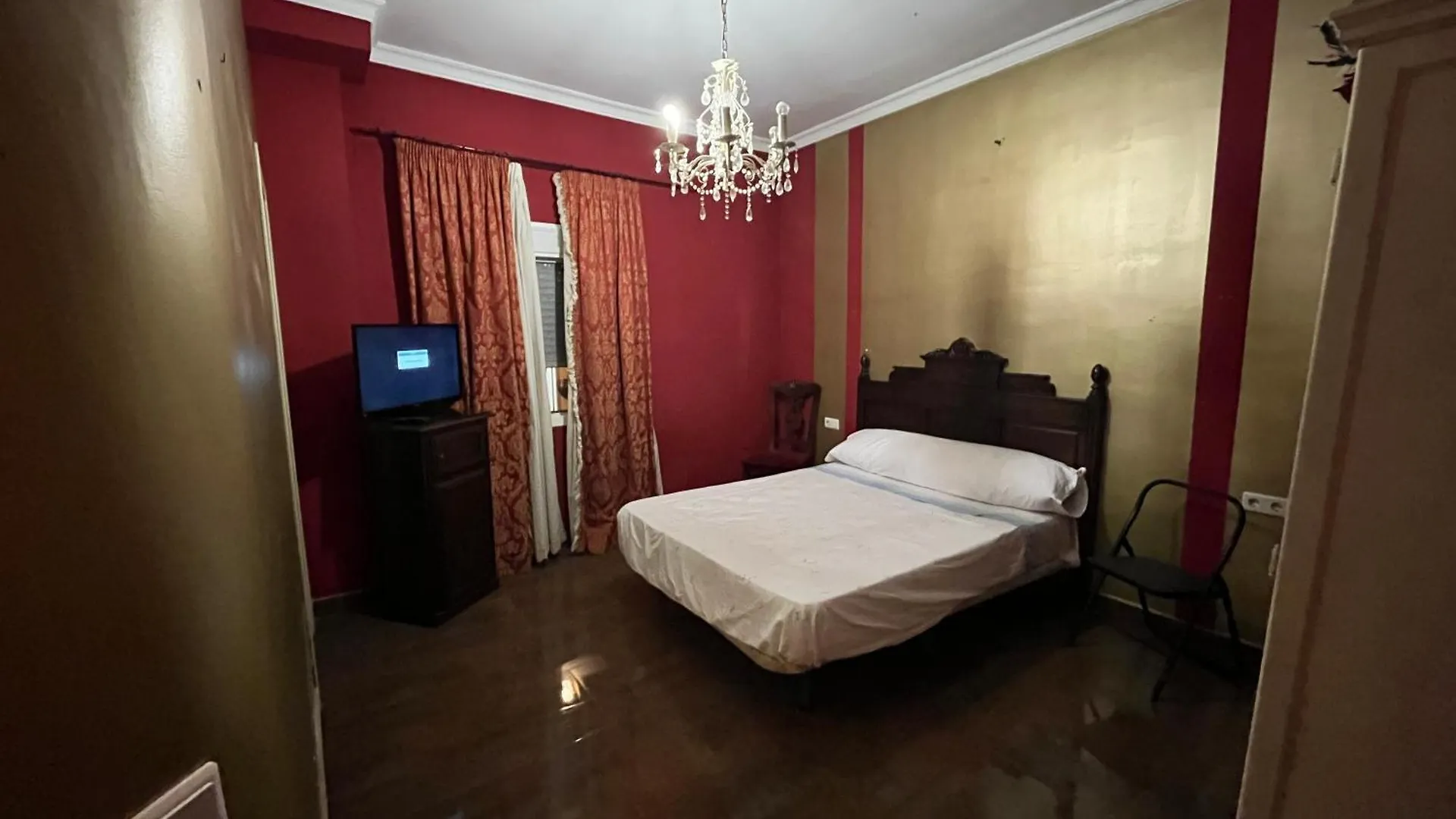Apartamento En Pleno Centro De Marchena 3 Dormitorios 3 Banos Privados 0*, Marchena (Seville)